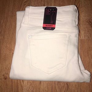 White skinny jeggings